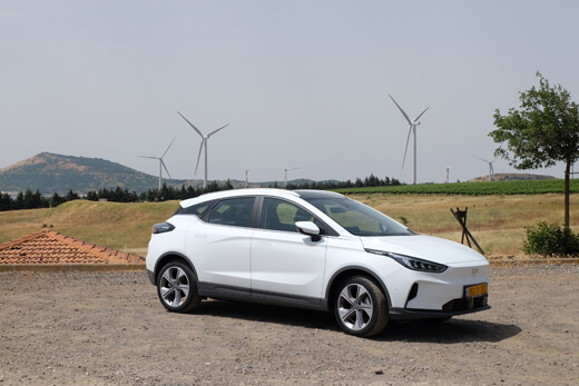 ג'ילי גיאומטרי C באנדרטת עז 77 ג'ילי גיאומטרי C באנדרטת עז 77